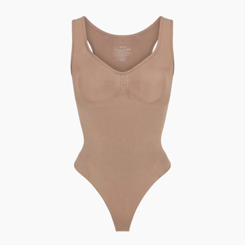 SKIMS Seamless Sculpt Scoopneck Thong Bodysuit in Sienna – Medium
